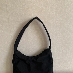 Väska  - Säljer denna väska från Gina💕 Bra skick! (Lånad andra bild)