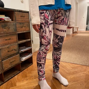  Stronger byxor  - Ett par jätte fina stronger byxor använd ett par gånger jättefint skick KÖPARE STÅR FÖR FRAKTEN🤩