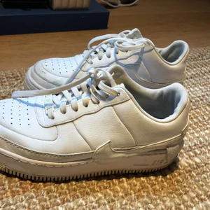 Nike air force 1  - Använda en del men fortfarande rätt bra skick, säljer för 500 kr storlek 39 
