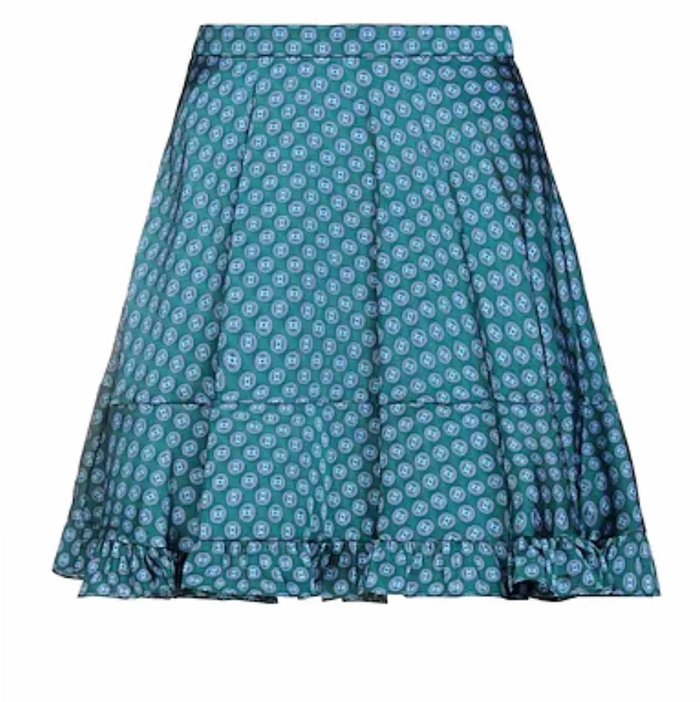Säljer min syrras Såå fin kjol från Sandro. Nypris ca 800kr men säljer för 500kr❤️ jättebra skick och skriv privat vid intresse👍🏽❤️ Storlek S. Kjolar.