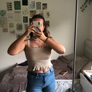 Linne  - Säljer detta underbara linnet som tyvärr inte har kommit till användning! Storlek S men passar från XS till M för den är väldigt stretchig! Bara använd en gång och det är därför i nyskick!!😍går att styla till allt och färgen skriker verkligen höst 🙏🏽