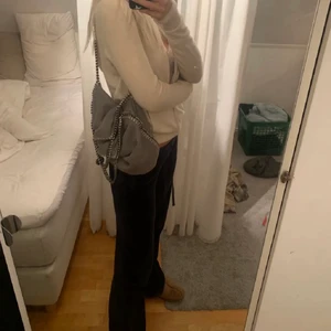 Stella McCartney väska  - Stella Mccartney inspirerad väska! Buda gärna!! Skriv för fler bilder om ni är intresserad❤️ 