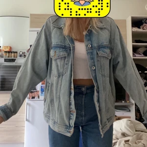 Oversized jeansjacka - Oversized jeansjacka från carlings. 