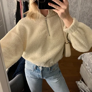 Fluffig tröja - Nyskick storlek M🤍 159kr, frakt inräknat i priset