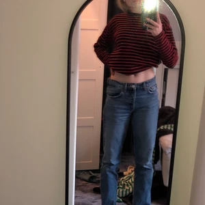 Stickad tröja  - Säljer denna fina randiga sweatshirt från zara som inte riktigt är min stil längre. Väldigt bra kvalite och går att ha till allt!❤️