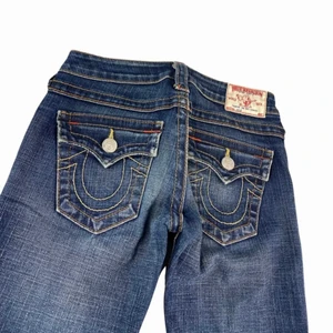 True religion jeans - Super snygga true religion jeans! Straight fit, LÅNADE BILDER IFRÅN FÖRRA SÄLJAREN 