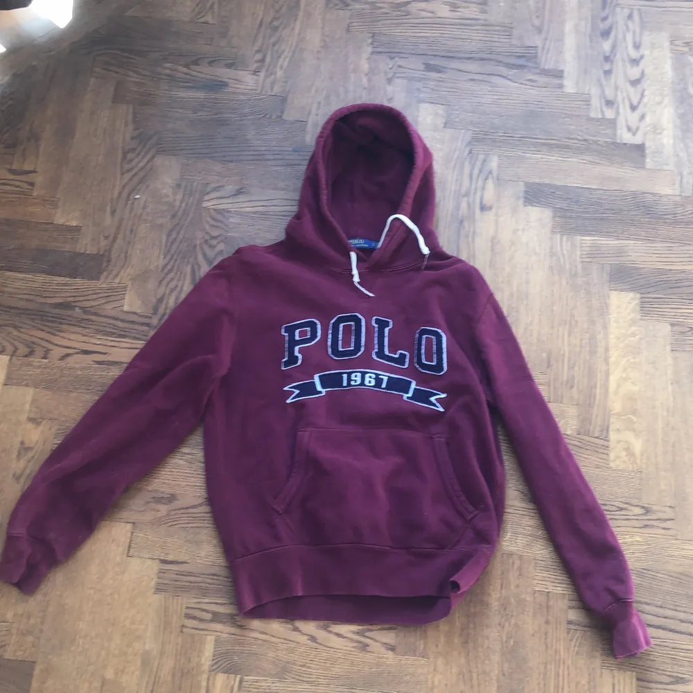 Polo huddie osäker på storlek antingen S eller m. Hoodies.