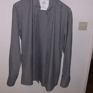 Kronstadts skjorta  - Grå kronstadts skjorta, bra skick. Storlek small. Pm för bild eller pris