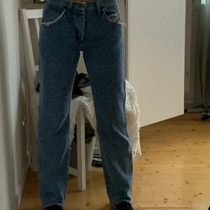 Wrangler straight jeans, supersnygga! - Skitsnygga slitna wrangler jeans som passar bra nu i höst