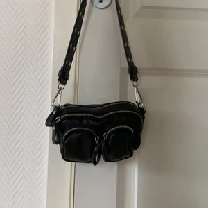 Väska - Skit snygg väska!Finns inte att köpa längre