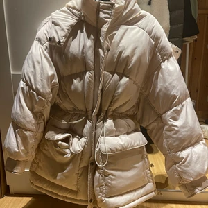 Dunjacka - Super fin dun jacka från nakd, använd fåtal gånger. Strl 36. Kan skickas på köparens bekostnad 