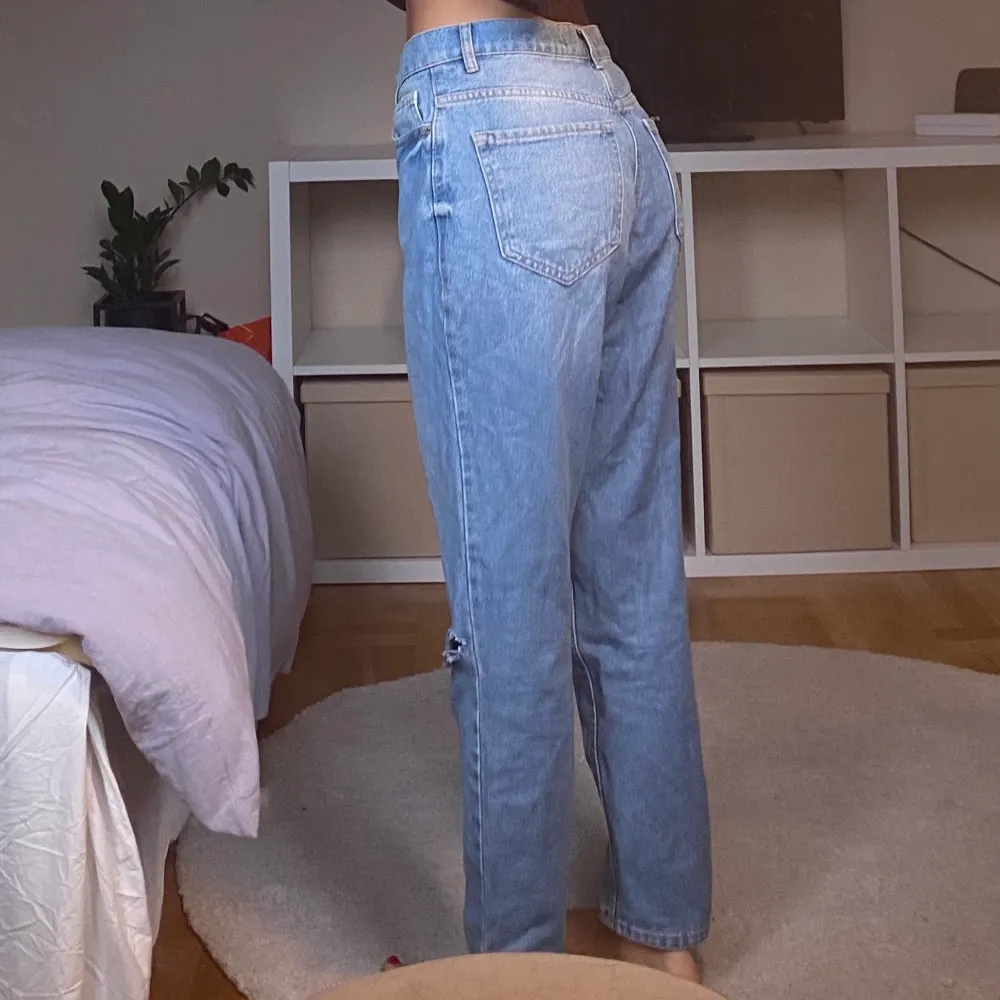 Köpte dessa för att det var så fina men inte fått någon användning för dem🥰  Gillar man en pösigare stil är dessa perfekta!!. Jeans & Byxor.
