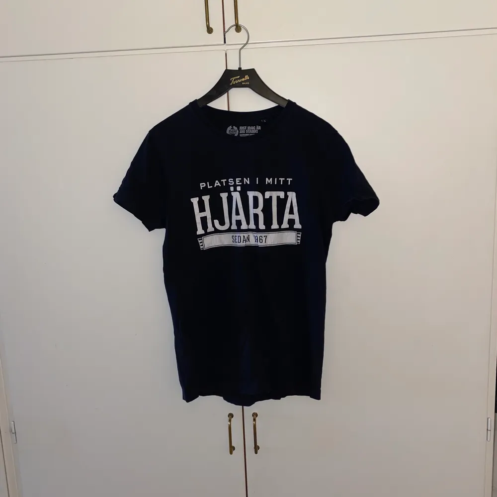 Tshirt från Söderstadionkollektion size S. T-shirts.