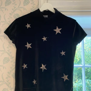 Festtopp - Storlek. 11/12 men skulle säga xs. I sammet❤️