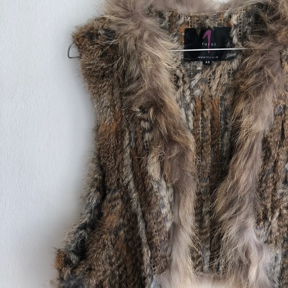 REAL FUR // Vintage item // Fits all sizes // Soft and in very good condition // Used by me a few times. Tröjor & Koftor.