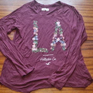 Hollister tröja tryck - Tröja från hollister. M. 19 kr 💕samfraktar vid köp av flera varor för 66 kr 👍💕📦