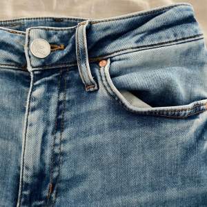 Använda jeans från bikbok. Nypris 599💕 storlek XS men passar också S och kanske till och med en liten M.