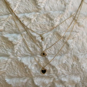 Halsband - Har aldrig ansvänts. Det kostade runt 100 kr på hm, nu kostar det 20!