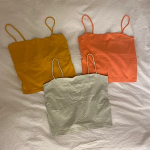 Gina-linnen - Jättefina linnen från gina tricot med spagettiband i strl S💓 Ett senapsgult, ett korallfärgat och ett mintgrönt! Superbra skick! En för 30kr eller alla för 70kr💕 Ordinarie pris : 100kr st