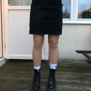 Svart mockakjol🖤 - Kjol i mocka🖤