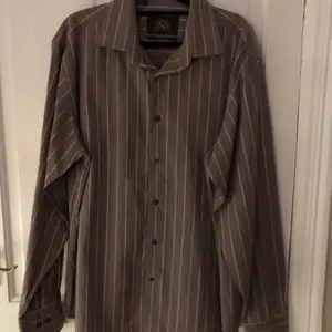 Men’s next shirt in great condition size M/L colour brown/pink