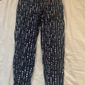 Byxor  - Supersköna byxor i fint material. 