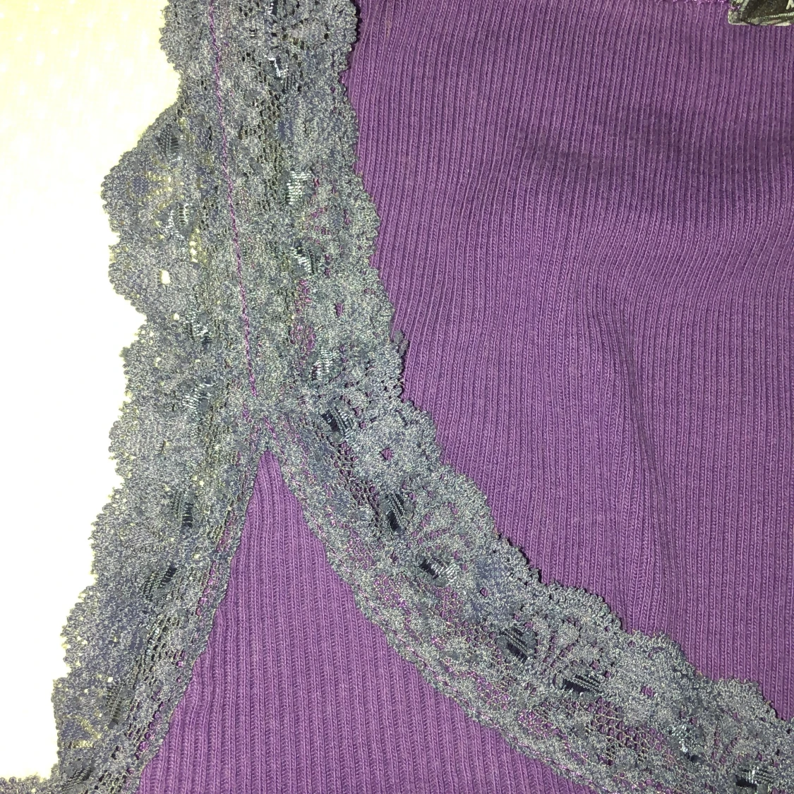 Lila spetslinne strl M<3 - 91