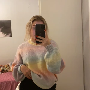 Färgglad stickad tröja - Från Shein. Stl M, aldrig använd! 