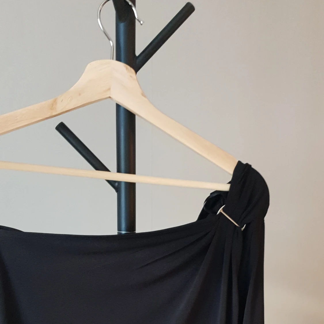 Tröja oneshoulder.. Strl S - 90