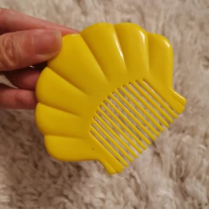 Söt liten kam - Jättesöt liten kam. Köparen står för frakten. 