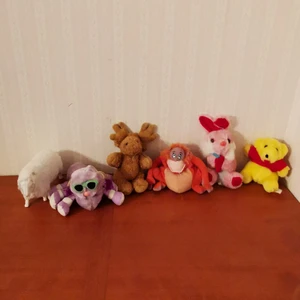 Jättesöta gosesjur - Jättesöta gosedjur I nyskick. Alltför 220 kr eller 40kr st. Köparen står för frakten. 