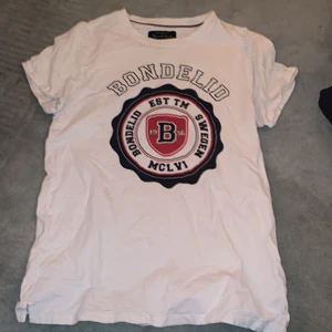 Bondelid t shirt - Har små hål på vänster sida men inget man ser