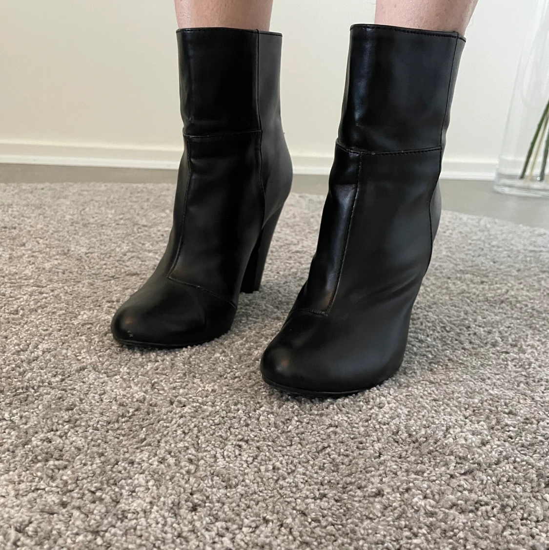 Två par stövletter nya ! St 37  - 90