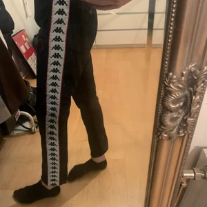 Kappa byxor  - Ett par fina kappa byxor som ger en fin form