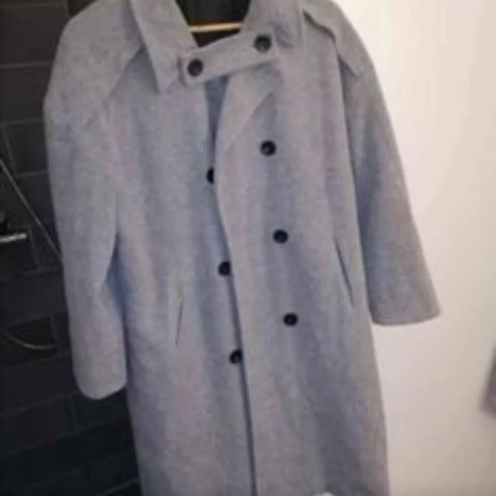 Ladie coat . .very warm in good condition. Jackor.