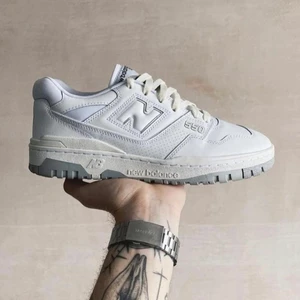 New balance 550 White/grey  - New balance 550 White/grey   Tillgänglig i storlekar⬇️  • EU36-46  • Pris från 1799kr • Helt nya   • Skriv till oss i dm om din storlek saknas   • Vi nås genom dm för eventuella frågor eller funderingar!  #erisneakers 