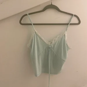 Ljusblått gulligt nattlinne - Nattlinne i storlek S, använd max 1 gång. Jätte luftigt material och len. Original pris 60kr säljer för 30kr❤️ 