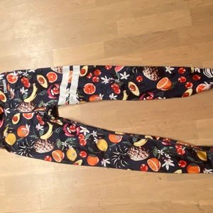 Ett par jätte snygga stronger tights 🍉🫐🥥 - Ett par jätte snygga tränings tights 💕 nypris 800