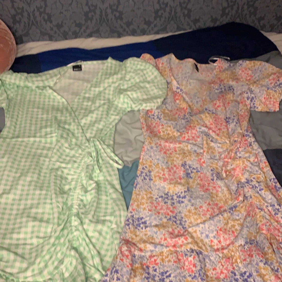 2 klänningar från Gina Trickot  - 91