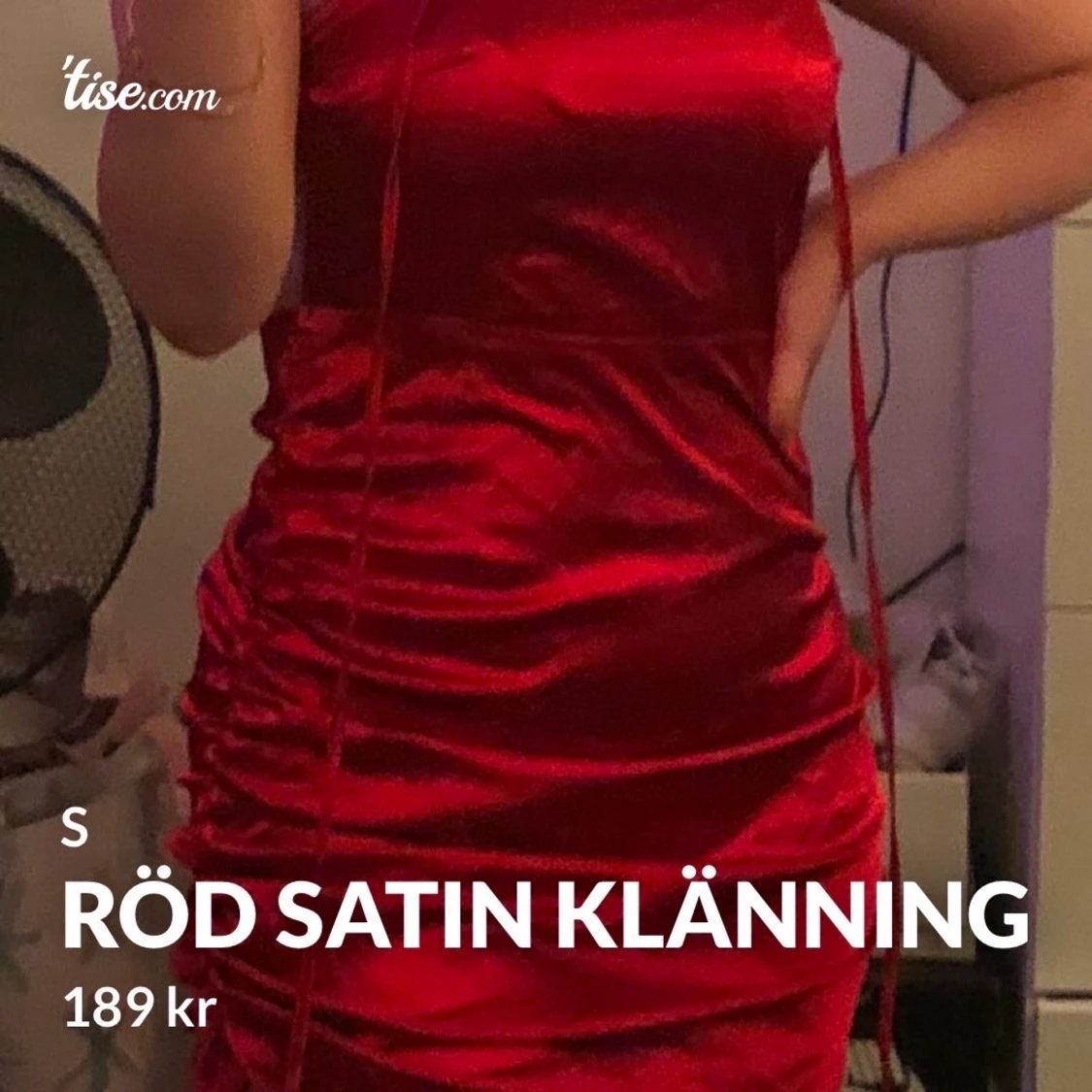 röd satin klänning