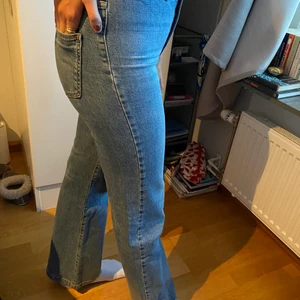 Wera jeans - Blå raka jeans från märket Wera. Perfekta vardagsbyxor som passar till allt! Storlek 36 men närmre 34 än 38