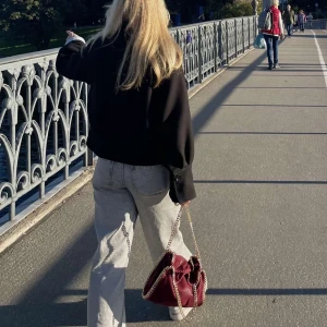 Jeans  - Jättefina ljusgråa wide leg jeans i storlek 36. Jeansen går över skon på mig som är 163 ❤️