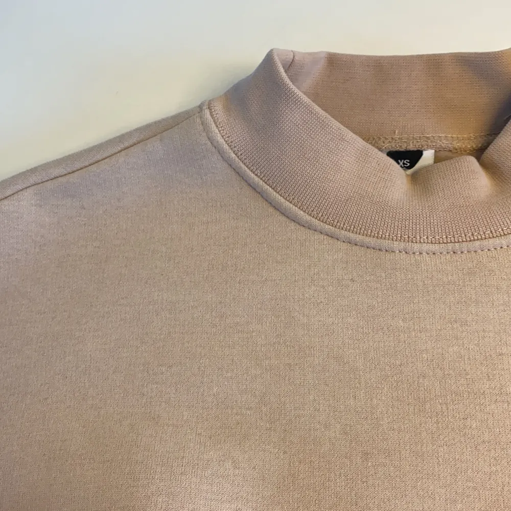 Tjockare tröja från visual clothing project/MQ. Utgången tröja. Säljer pga av förliten, inte använd men lappen är av. Tröjor & Koftor.