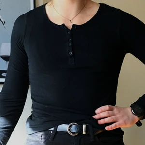 Tröja från Lindex - Snygg enkel tröja från Lindex, bra skick! Köparen står för frakten 😊