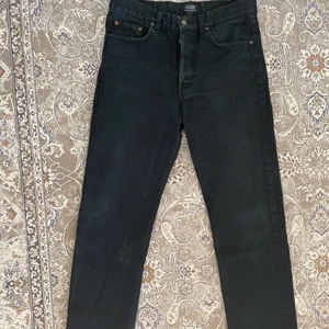 Baggy jeasn  - Baggy svarta jeans. Långa i benen på mig som är 170. 