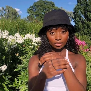 Bucket hat - Svart bucket har från monki. Aldrig använd! 🖤