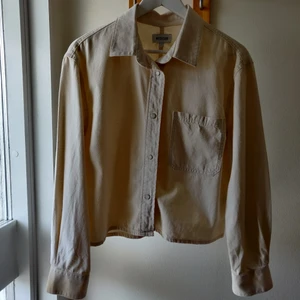 Sommarjacka Weekday - Ljusbeige sommarjacka från Weekday. Köparen står för frakten 💕