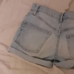 Shorts - Ljusblå jeansshorts, köparen står för frakten