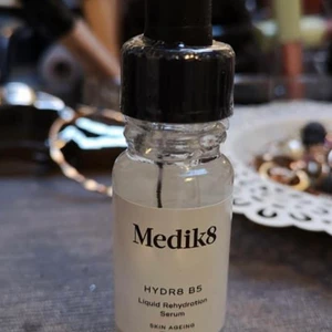 SÖKES!!!!!! Ansikts serum som verkligen fungerar 👌🤩 - Serum såsom Medig 8, Babor mfl. Finns ju såååå många bra märken! Gärna små frp som går att testa. Älska GLOW och Anti Ageing förstås. Hit me med vad ni har!!! 👌