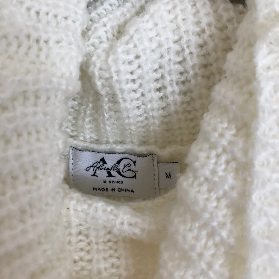 Vit polotröja från NA-KD storlek M - 91